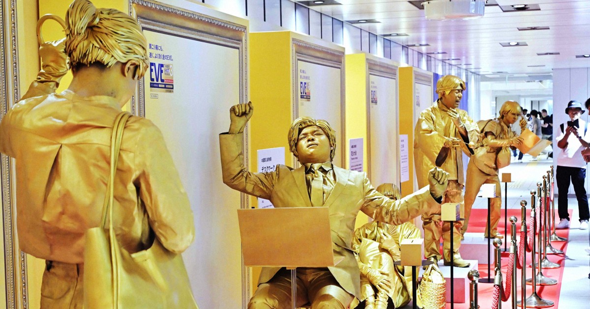 Golden living statues in Osaka raise awareness about hazard of long periods in same posture
