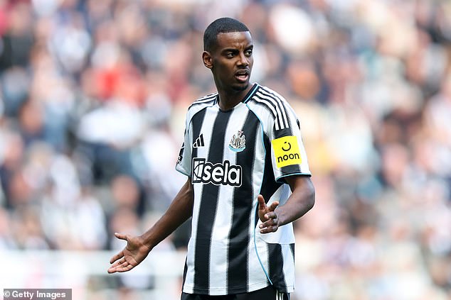 Howe believes that despite the situation there could be a way back for Isak at Newcastle