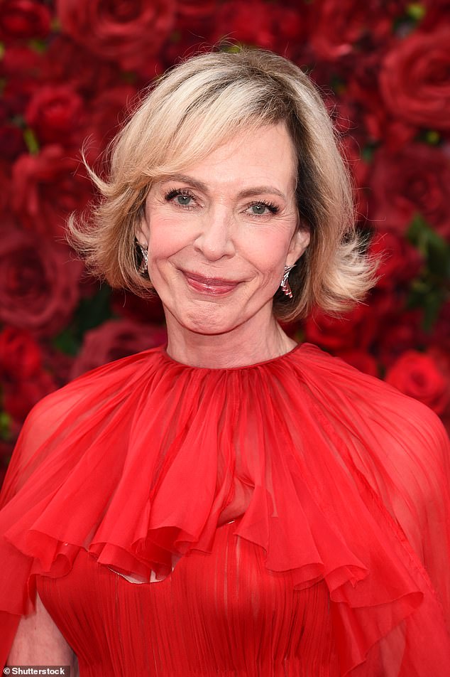 She added a pair of silver dangly earrings to accessorise