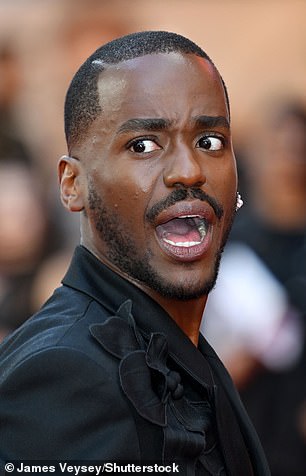 It appeared to be the night of dramatic facial expressions as Ncuti Gatwa and Kate McKinnon were seen looking surprised