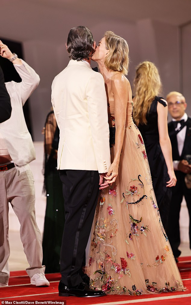 There were plenty of kisses on the red carpet