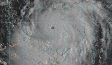Hurricane Erin Explosively Strengthening - Close to Category 5