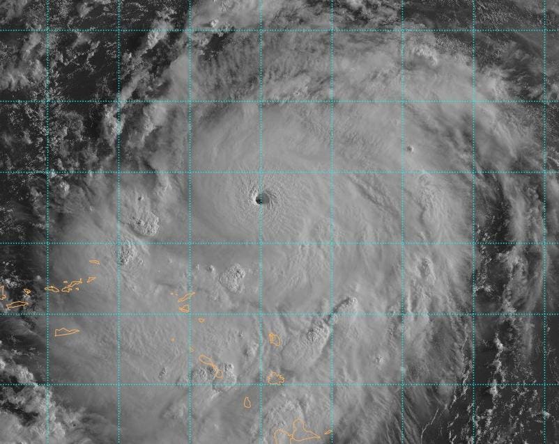 Hurricane Erin Explosively Strengthening - Close to Category 5