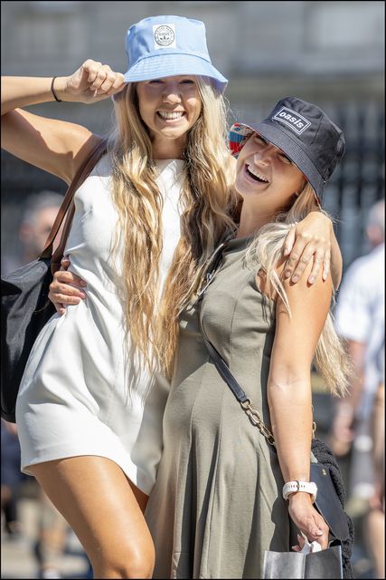 Oasis fans Tegan Cain from Australia and Bassett from Devan enjoying the vibe in Dublin.
Photo: David Conachy. 
