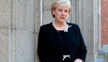 Presidential election Ireland 2025: Seán Kelly digs in on Áras run as Fine Gael chiefs back Heather Humphreys