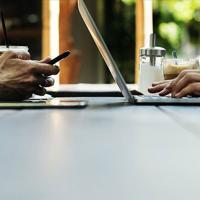 Türkiye surpasses global average in mobile internet use