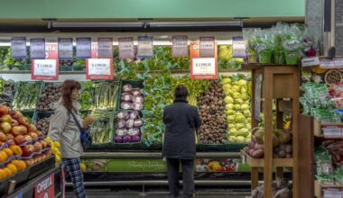 Argentina’s Economy Extends Downturn in June Before Midterm Elections