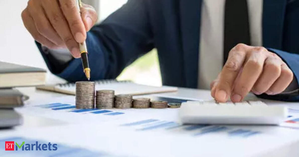 Rs 32,000 crore FII selloff in 8 sectors! Time for a U-turn now?