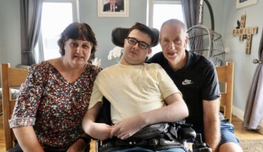 Kerry father whose son ‘suffered unnecessarily’ in wait for scoliosis surgery echoes call for Simon Harris resignation