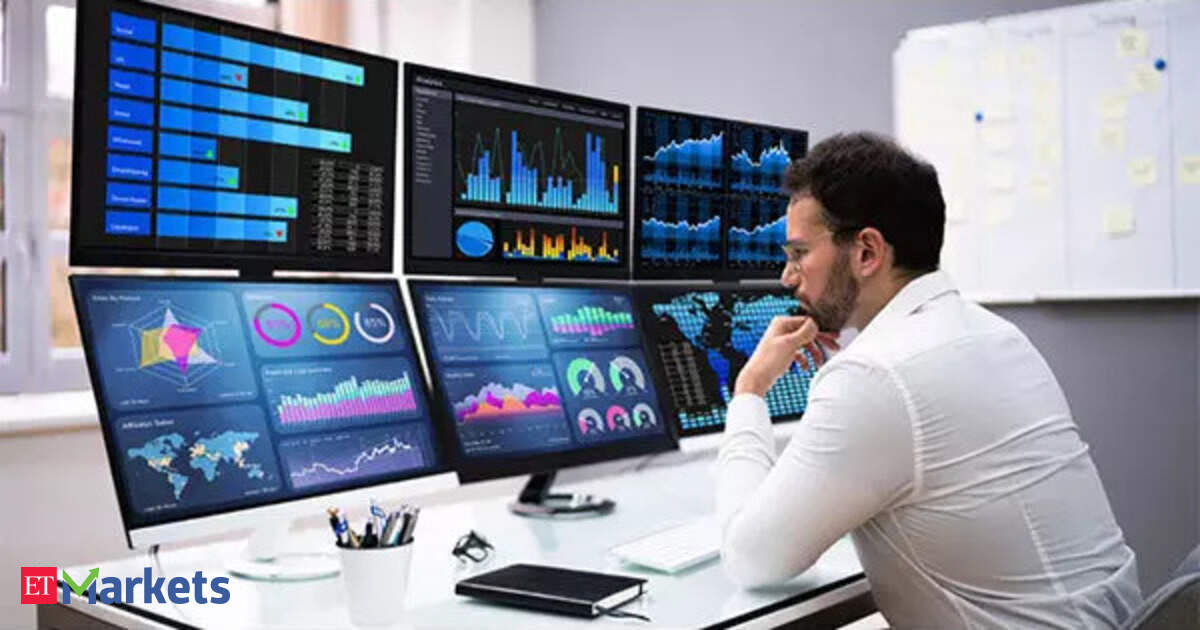 Nifty stares at triple test on Thursday: US tariffs, expiry shift & FII sell-off. What should traders do?