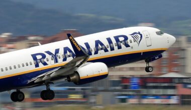Ryanair to raise bonuses for catching passengers with oversized bags