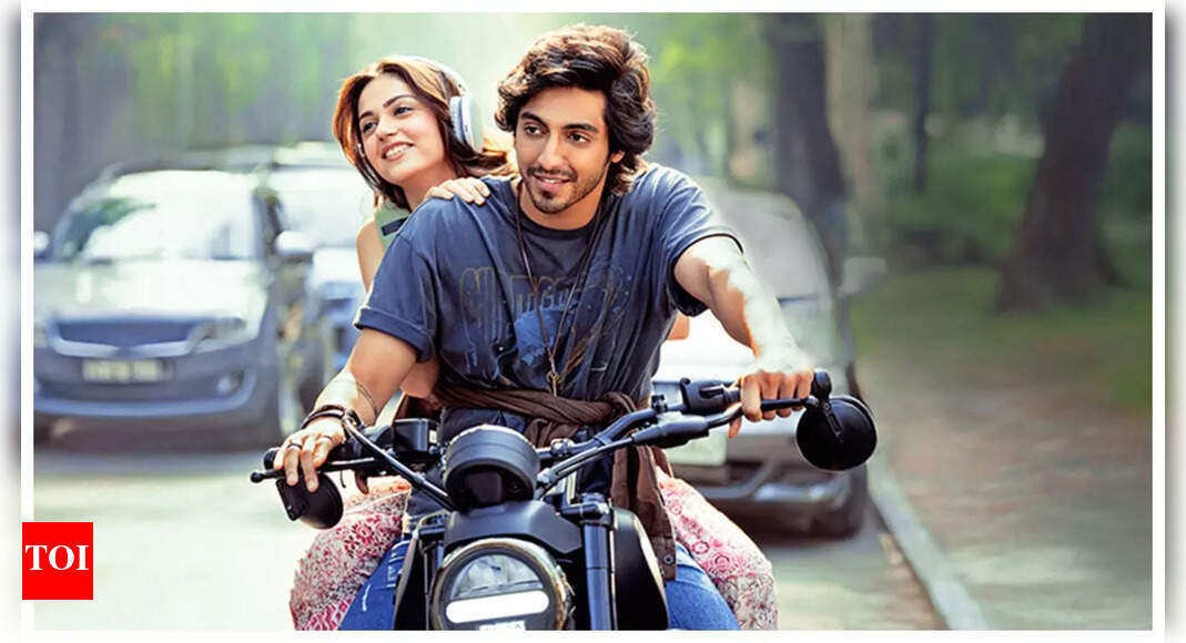 Mohit Suri, Ahaan Panday and Aneet Padda’s ‘Saiyaara’ holds its ground as it mints nearly Rs 6 crore since the release of ‘War 2’ and ‘Coolie’ | Hindi Movie News