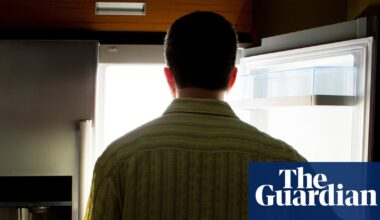 Milk, carbohydrates or a late-night pudding: what’s the secret to eating for a good night’s sleep? | Sleep