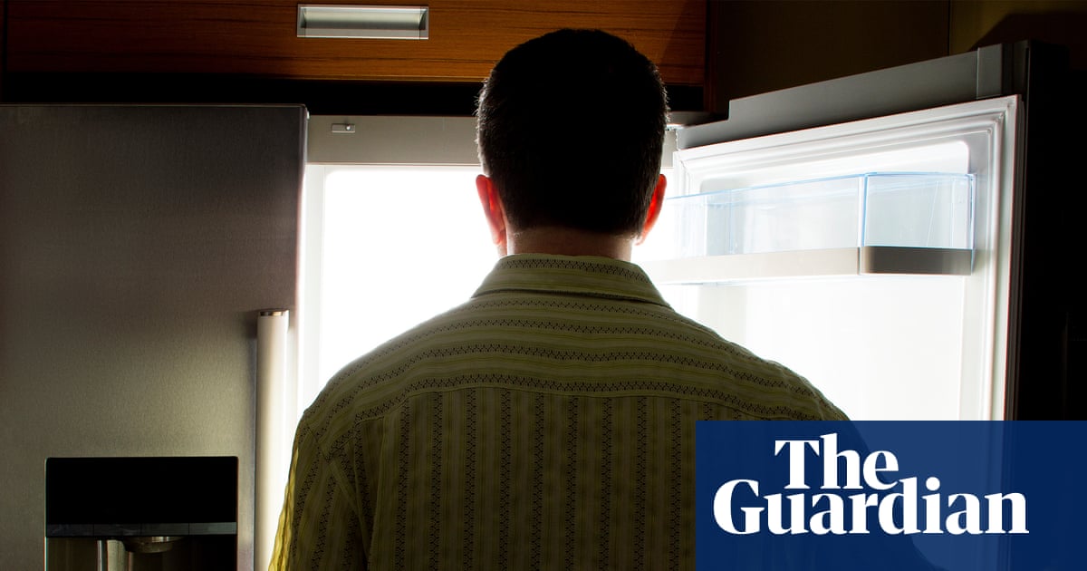 Milk, carbohydrates or a late-night pudding: what’s the secret to eating for a good night’s sleep? | Sleep