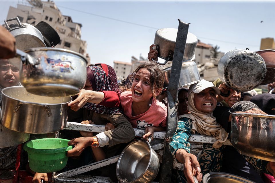 GAZA CITY, GAZA - JULY 28: A charity distributes meals to Palestinians facing food shortages amid ongoing Israeli attacks and severe restrictions in Gaza City, Gaza on July 28, 2025. (Photo by Ali Jadallah/Anadolu via Getty Images)
