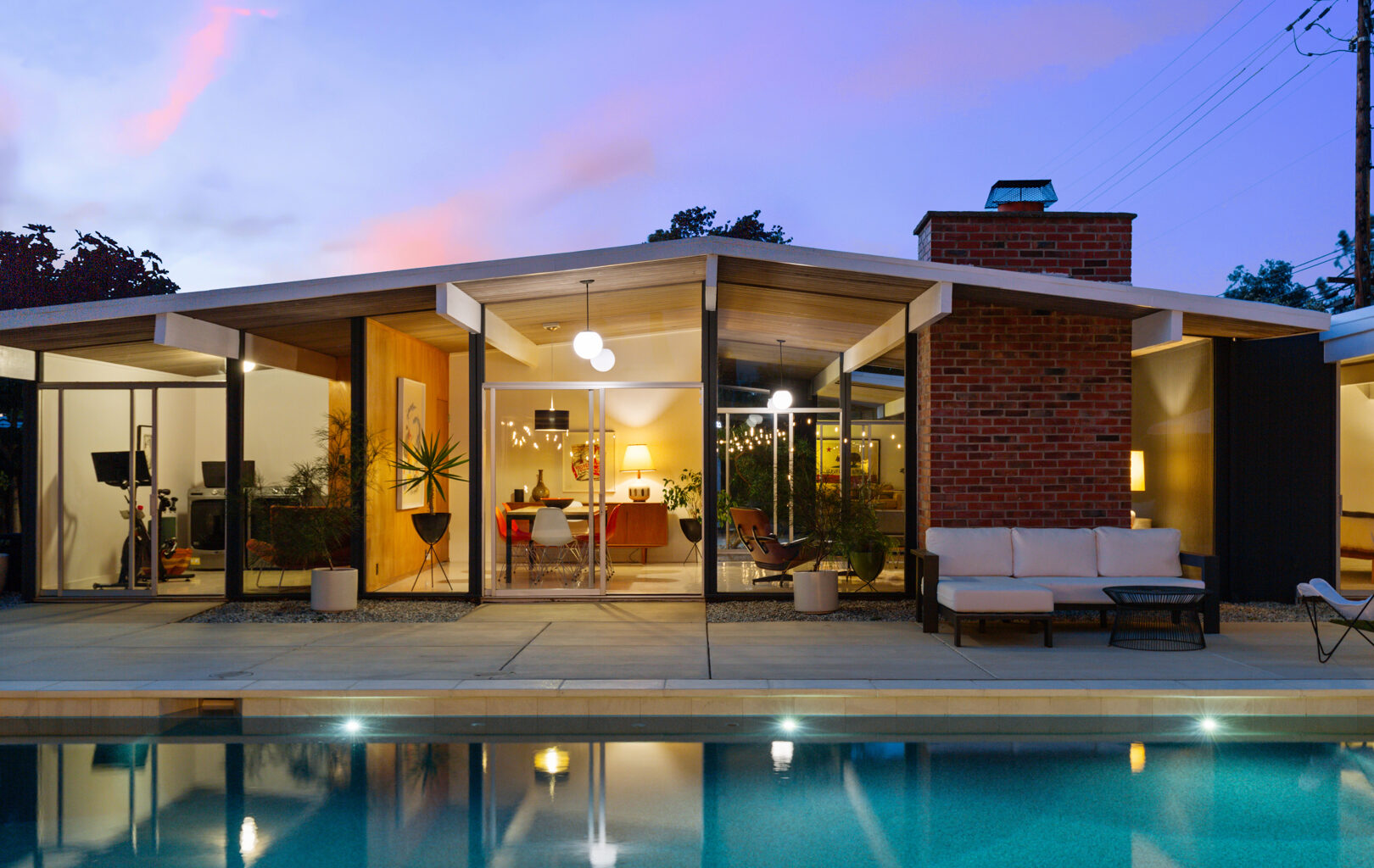 This Claude Oakland design for Eichler is belle of the ‘burbs