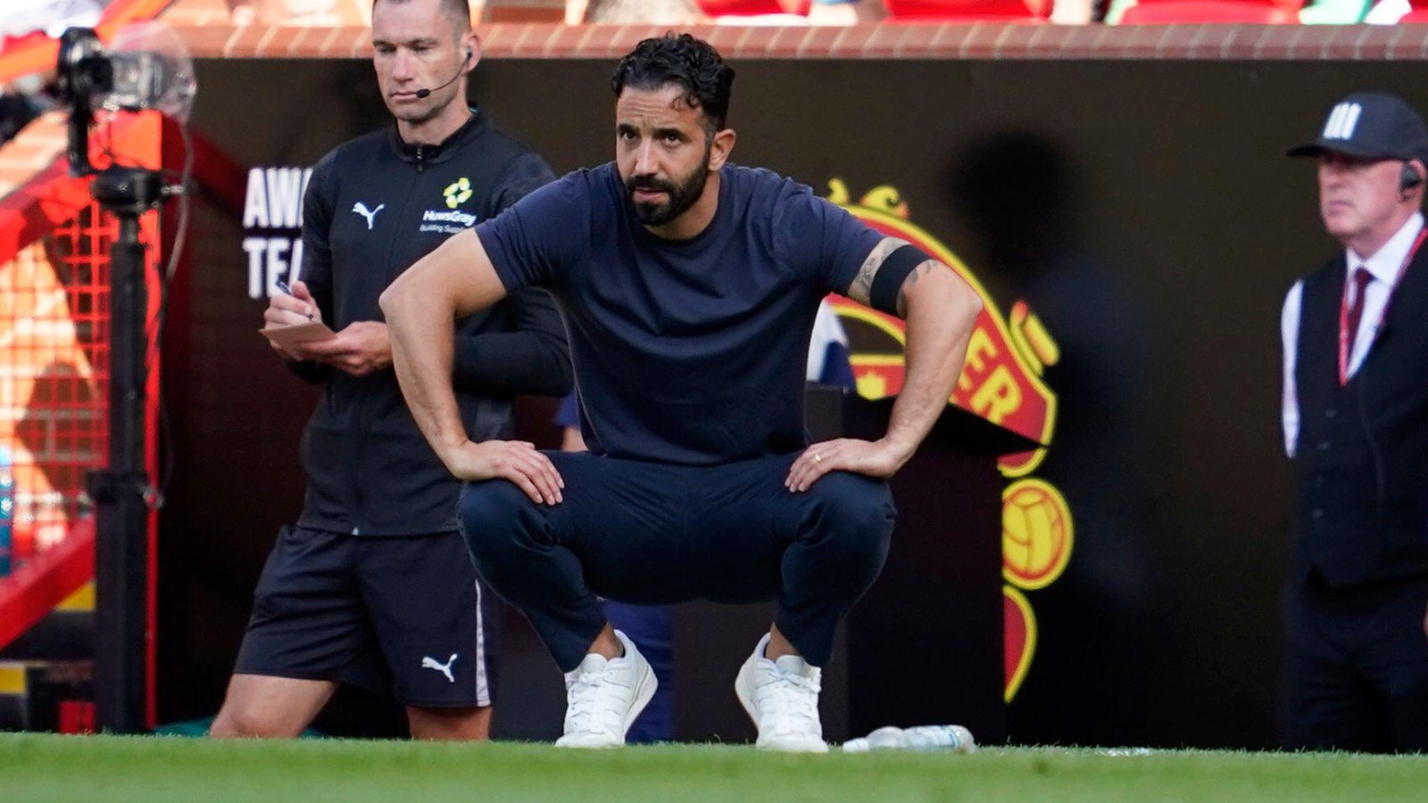 £35m midfielder deal 'accelerates' as Amorim 'fails to convince' board over Aston Villa star