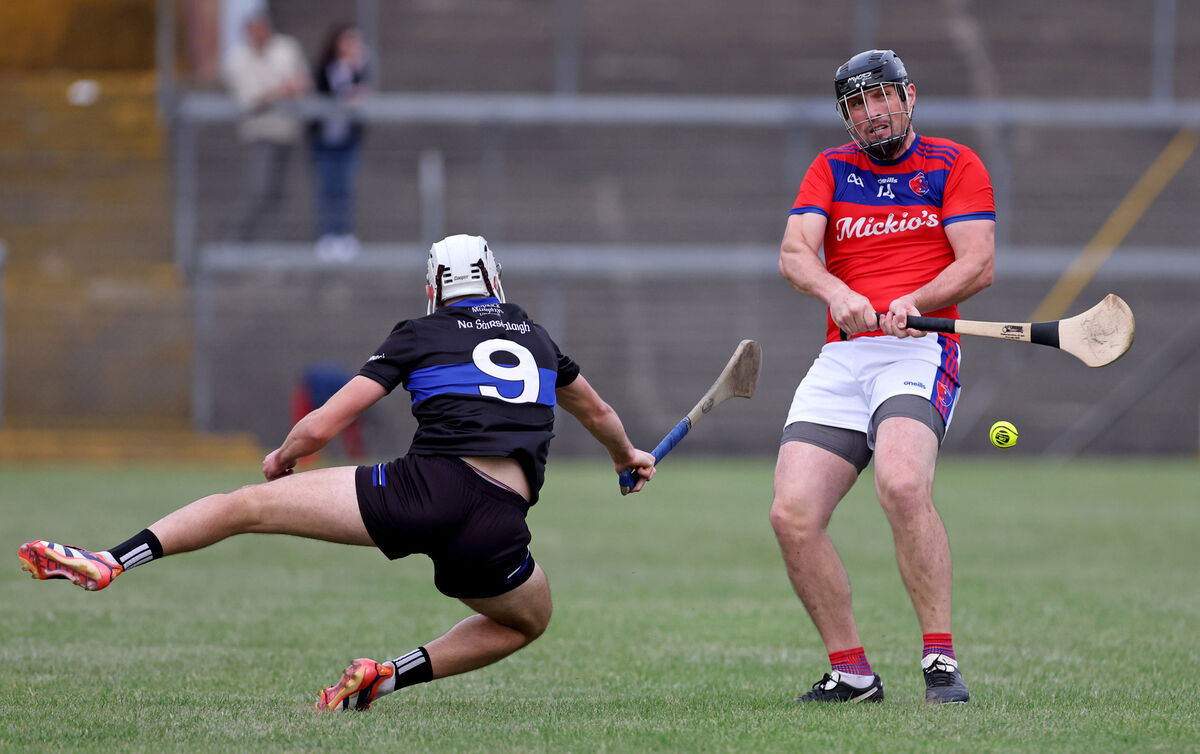 Killian Murphy, Sarsfields, tries to block down Eoghan Murphy, Erin's Own. Picture: Jim Coughlan.  Killian Murphy, Sarsfields, tries to block down Eoghan Murphy, Erin's Own. Picture: Jim Coughlan.