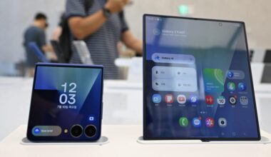 Flip Phones Are Reigniting the Smartphone Wars, Led by Samsung