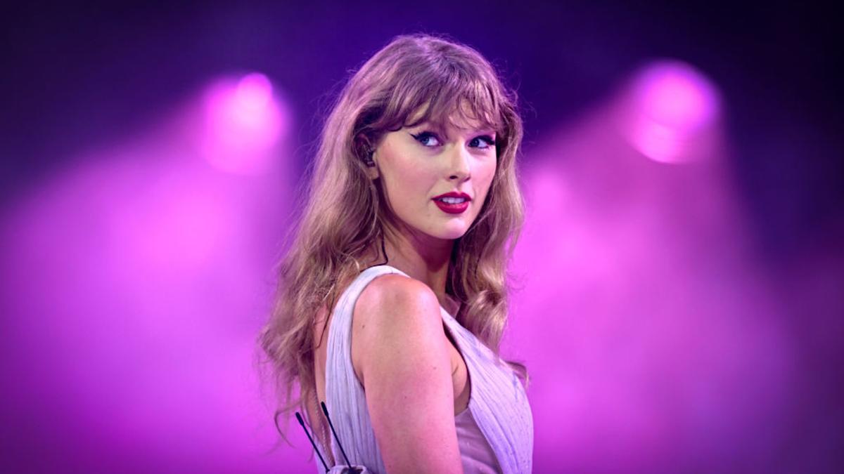 Taylor Swift's Pal Gives Honest Review of New Album and Fans Need to See It