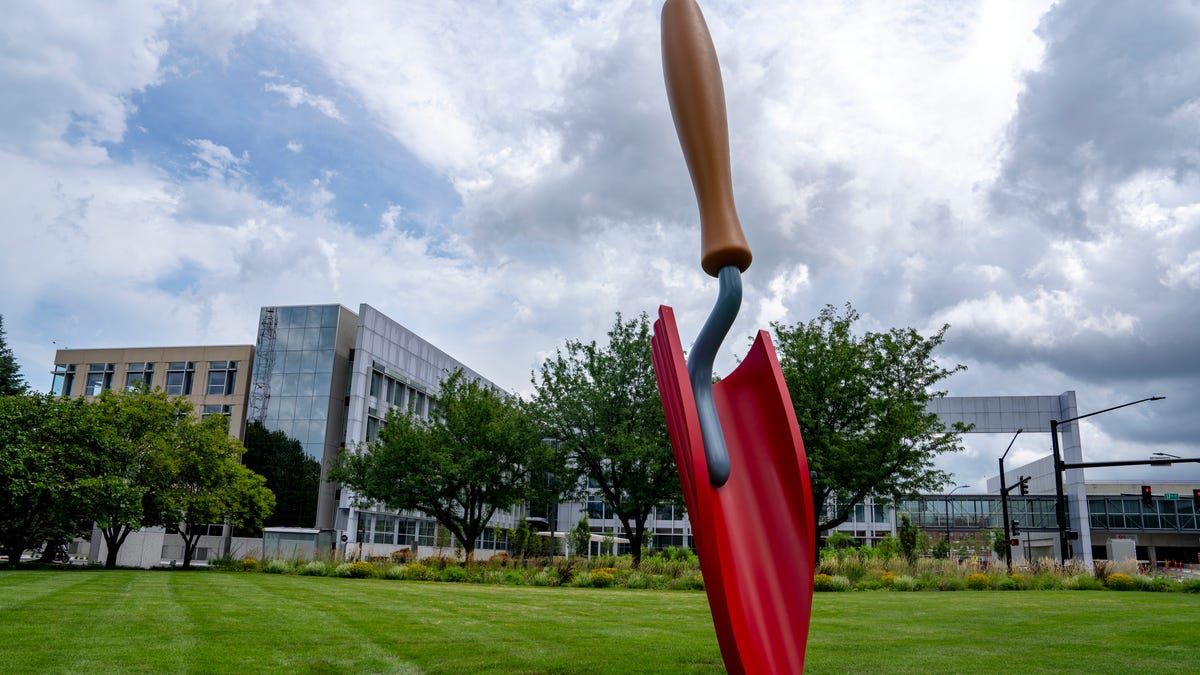 Des Moines 'Plantoir' statue downtown sold by People Inc.