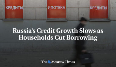 Russia’s Credit Growth Slows as Households Cut Borrowing
