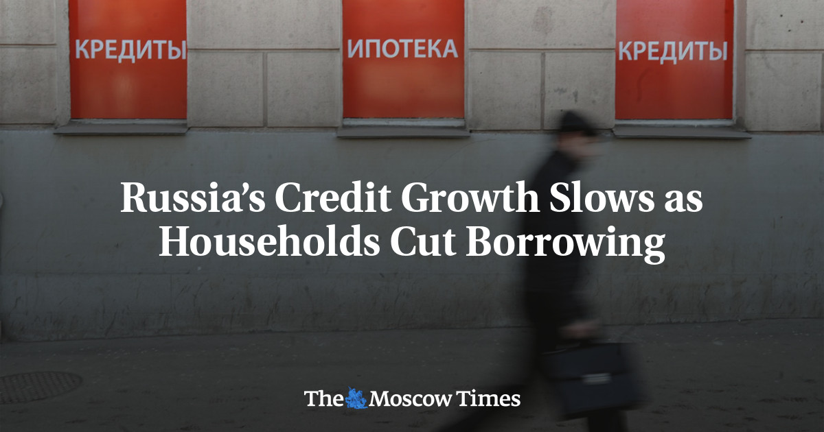 Russia’s Credit Growth Slows as Households Cut Borrowing