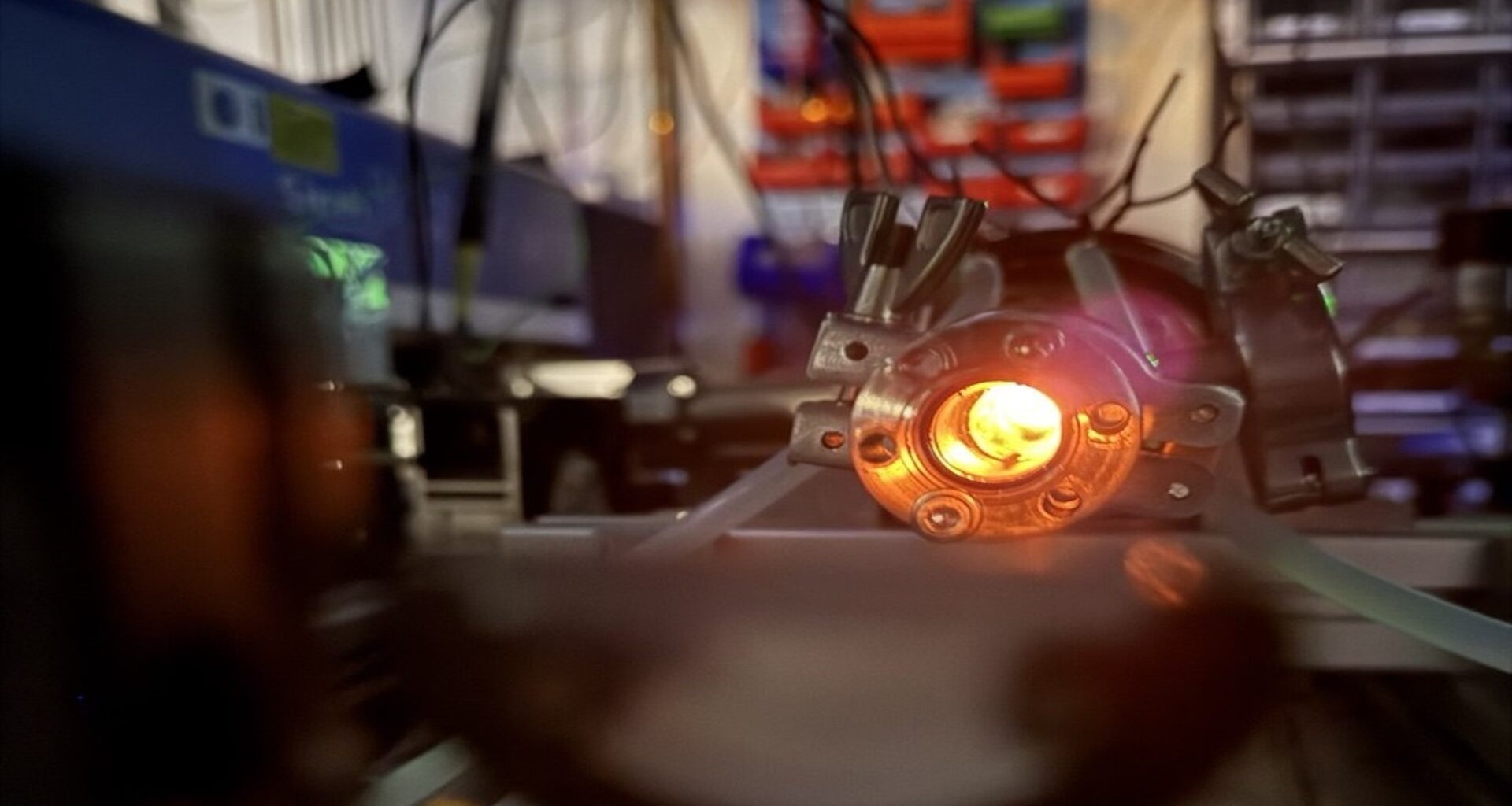 Breathing room for quantum chips: Study shows noisy links can still scale systems