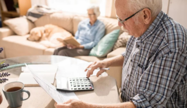 Retirement commissioner warns superannuation under pressure amid rising costs