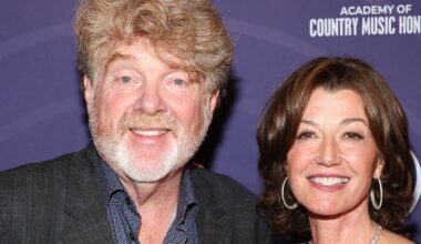 Amy Grant Honors ACM Poet Award Winner Mac McAnally