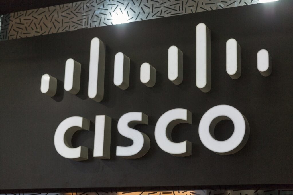 Consumer Tech News (August 11–August 15): Consumer Sentiment Slips, Stimulus Sparks Rallies, and Cisco & Applied Materials Headline Earnings - Advance Auto Parts (NYSE:AAP), Apple (NASDAQ:AAPL)