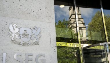 Markets bounce as Fed chair Jerome Powell signals rate cut – The Irish Times