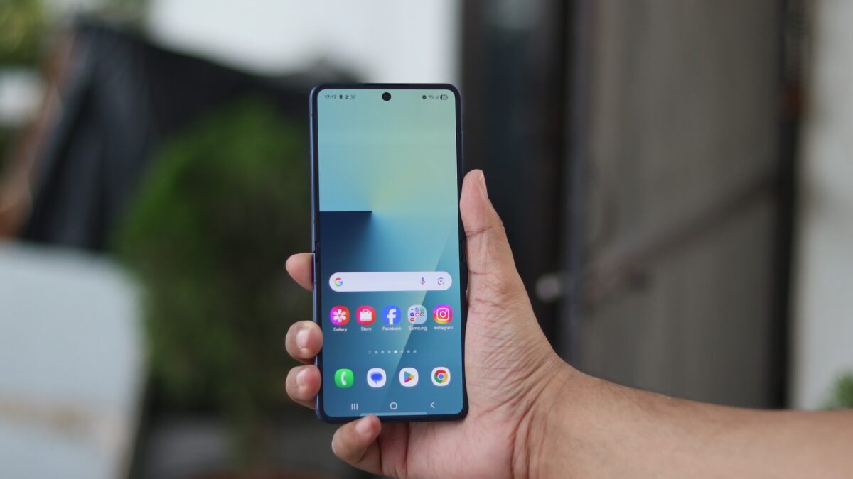 Honor's latest flip phone again copies Samsung's designer foldable idea