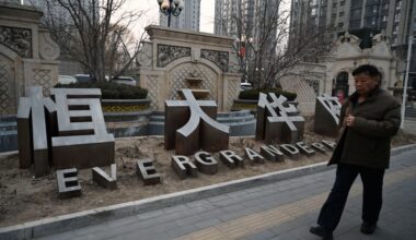 Chinese stocks rally despite Evergrande collapse