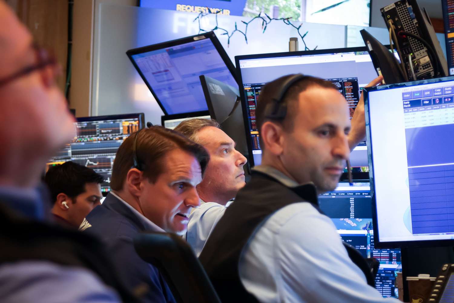 Stocks Close Higher as Investors Brush Aside Concerns About Trump's Latest Fed Move; Nvidia Earnings Coming Wednesday