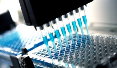 Robotic multichannel pipette device portions out blue fluid for medical and pharmaceutical research and testing.