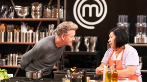 MASTERCHEF: DYNAMIC DUOS: L-R: Host/judge Gordon Ramsay with contestant Tina in the MASTERCHEF: DYNAMIC DUOS episode "The Wall" airing Wednesday, Aug 27 (8:00-9:00 PM ET/PT) on FOX.