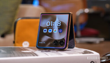 Motorola Razr Ultra tent mode ai rainbow