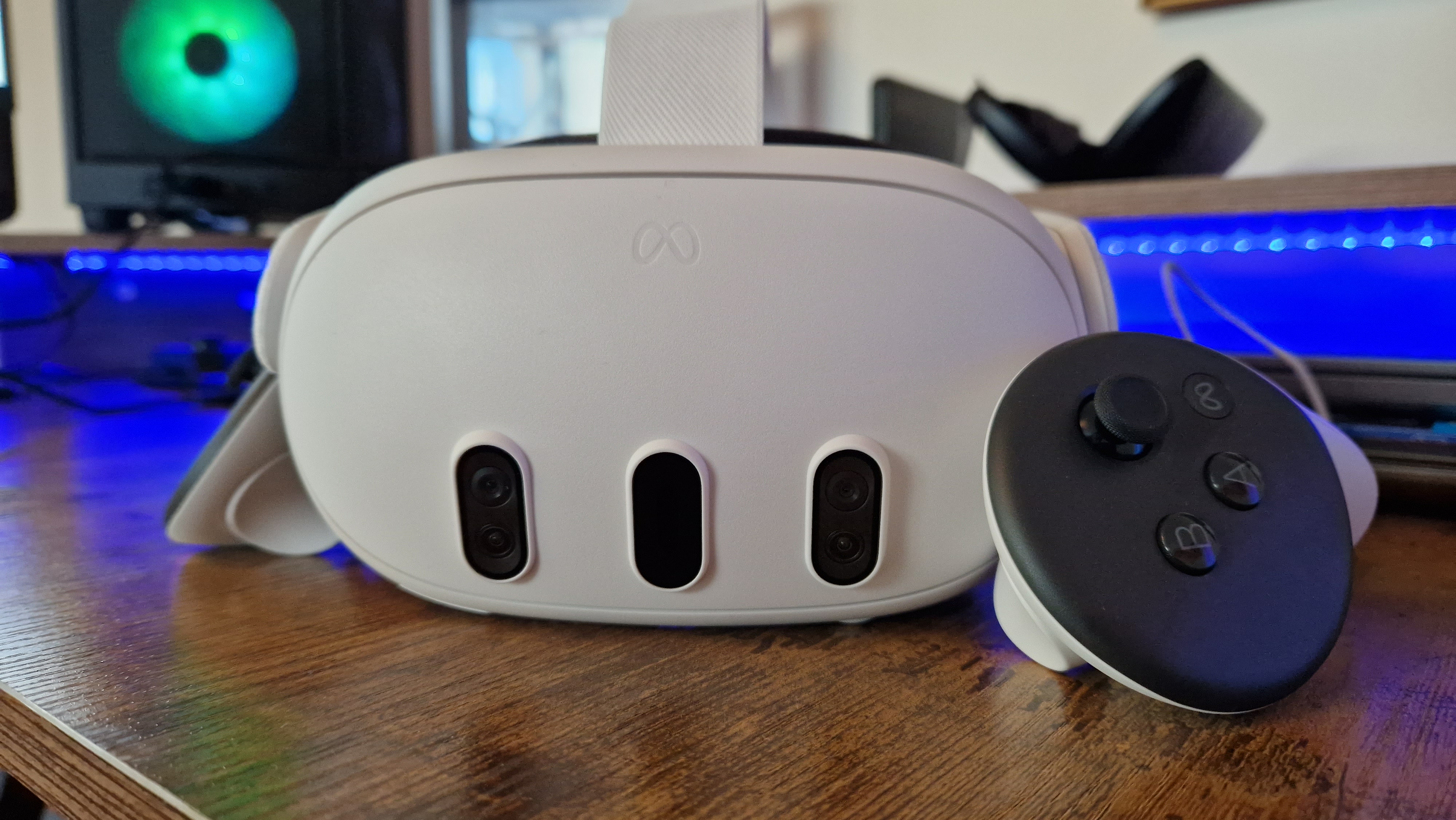 Meta Quest 3's face play and 3 central camera modules