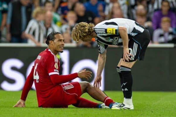 NEWCASTLE-UPON-TYNE, ENGLAND - Monday, August 25, 2025: Liverpool's captain Virgil van Dijk was challenged by Newcastle United's Anthony Gordon during the FA Premier League match between Newcastle United FC and Liverpool FC at St James' Park. (Photo by David Rawcliffe/Propaganda)