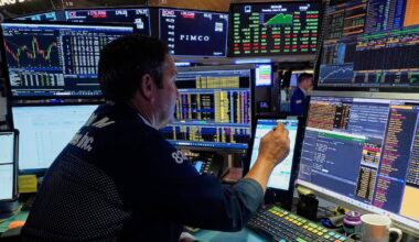 Wall Street finishes winning week with a fade