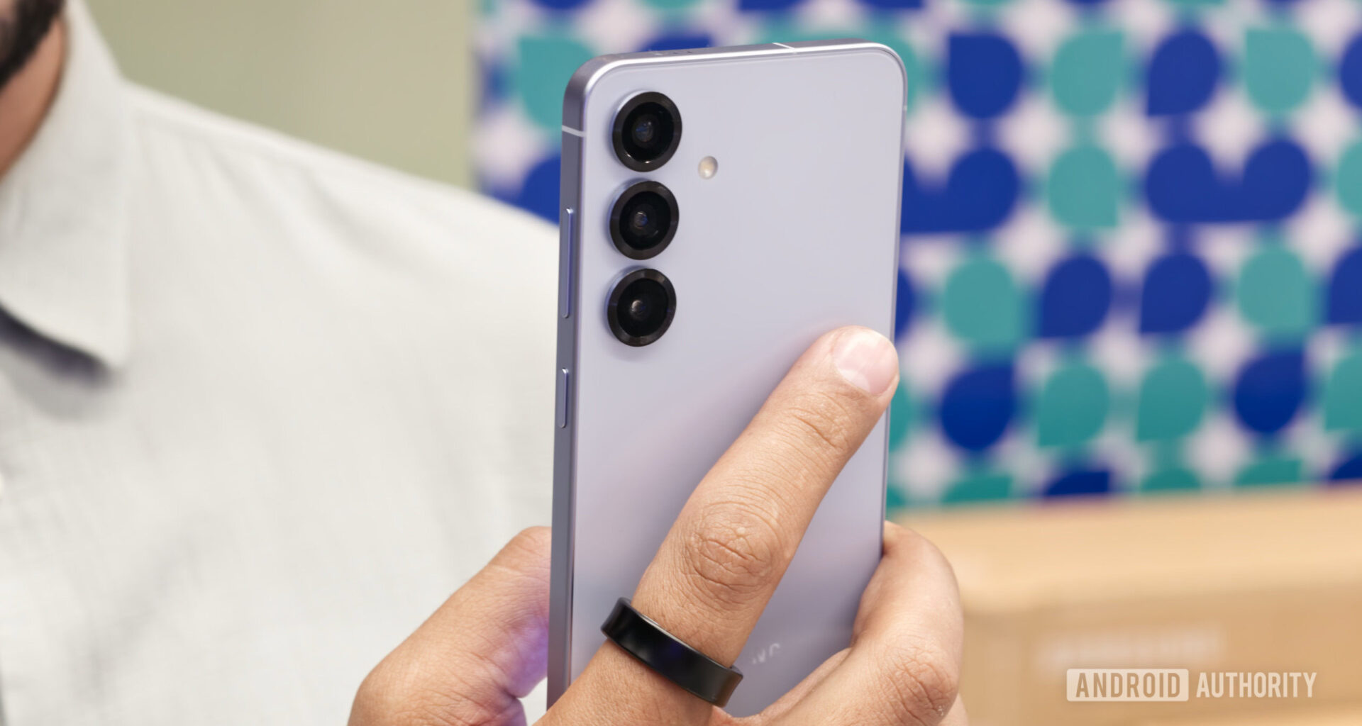 Samsung Galaxy S25 in hand showing back