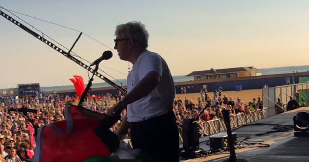 Bands pull out of UK music festival after The Mary Wallopers say they were ‘cut off’ – The Irish Times