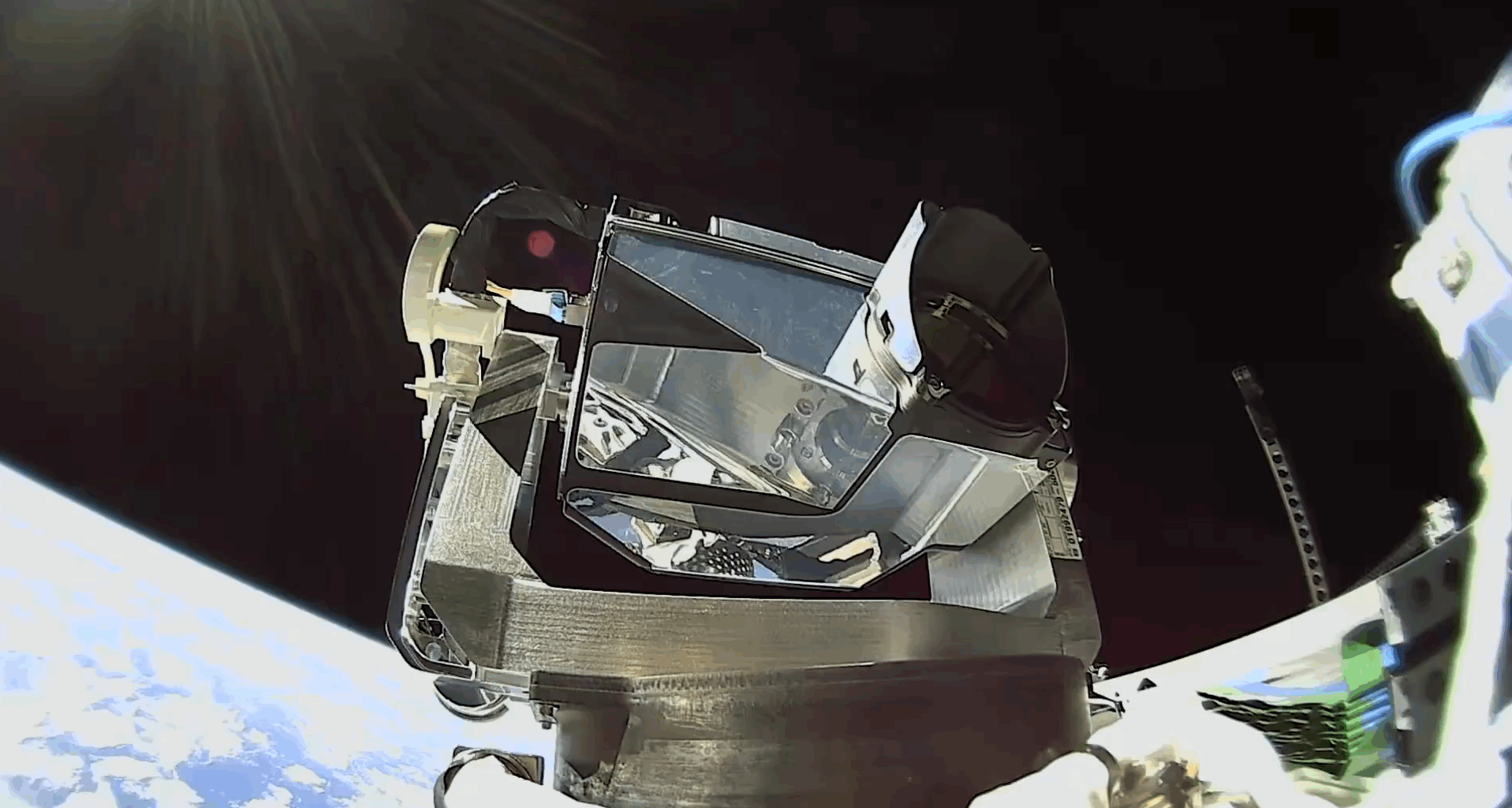 SpaceX Tests Laser System for Space Internet