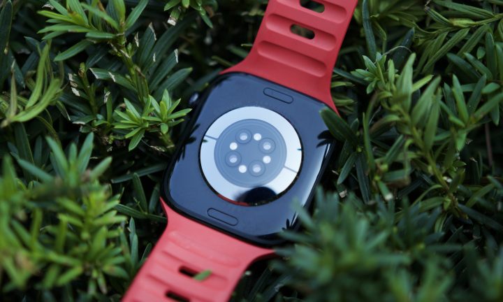 Sensor hub on the Apple Watch Series 10.