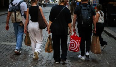 US Retail Sales Point To Resilience
