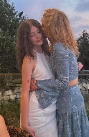 Instagram Nicole Kidman wearing curly hair with her daughter Faith