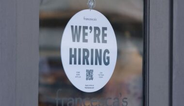 Rise in US jobless claims adds to signs of labor market softness