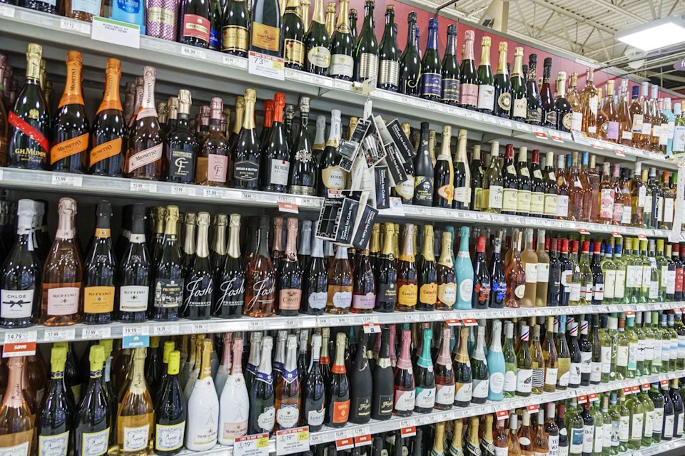 sandy springs, atlanta, publix grocery store, champaign and alcohol aisle