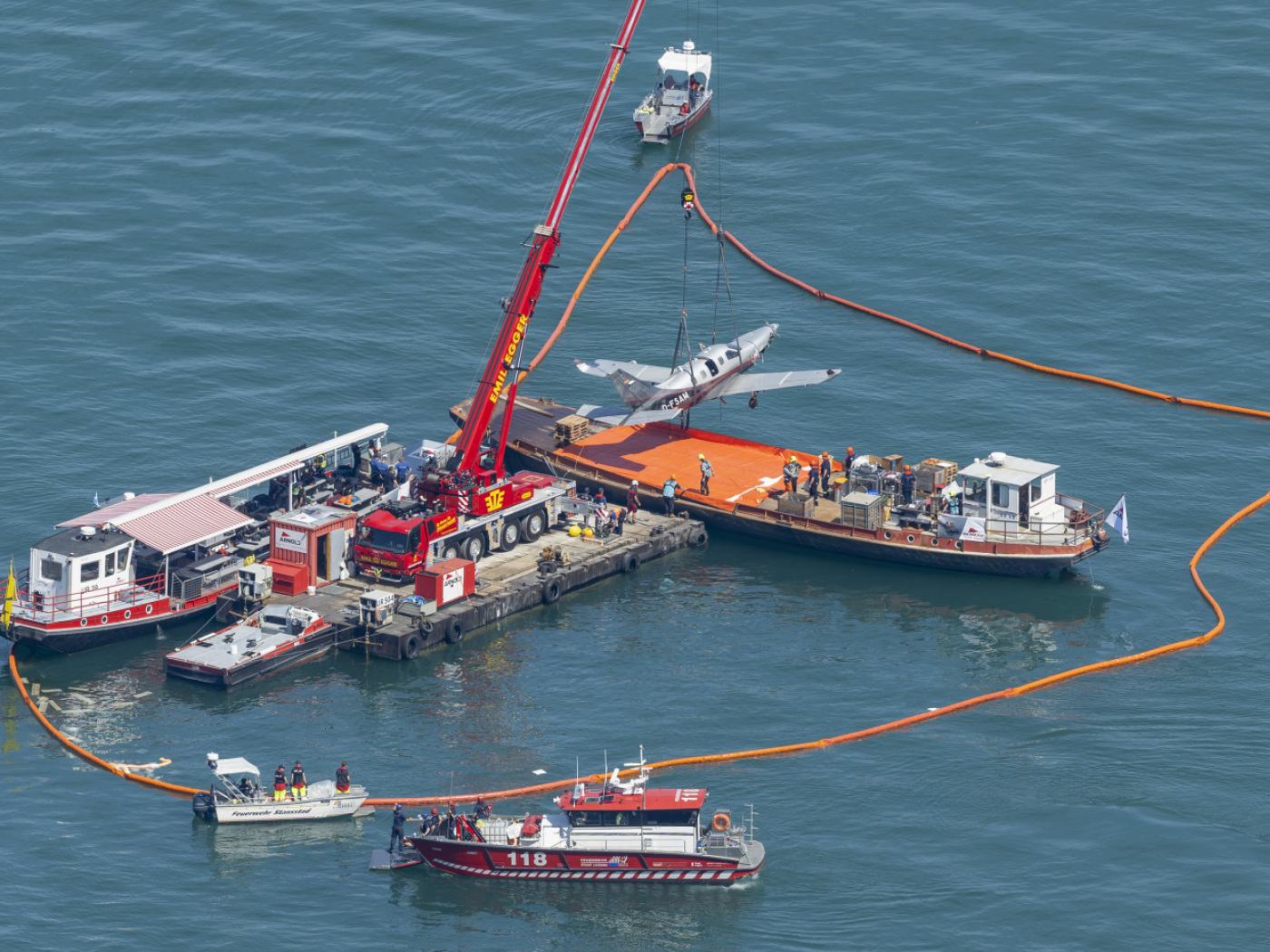 Recovery of the aircraft wreckage from Lake Lucerne is on course